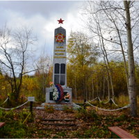 Мемориал погибшим землякам в с. Лэзым